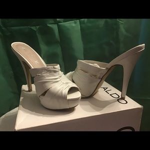 Summer White Sandals size 6.5 SOLD 🤗❣️